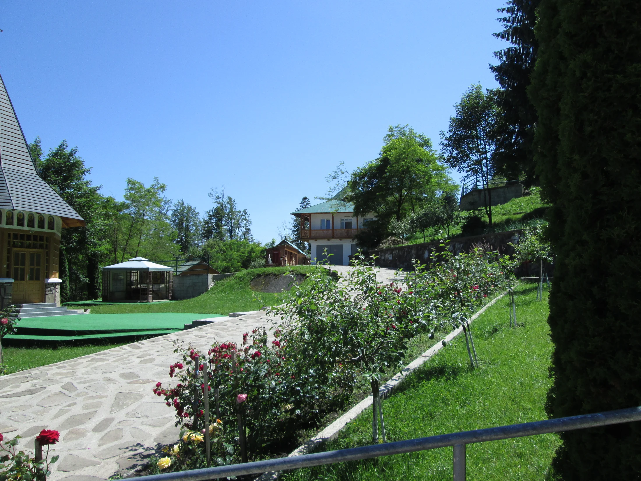 COMPLEX TURISTIC PĂDUREA DE SMARALD